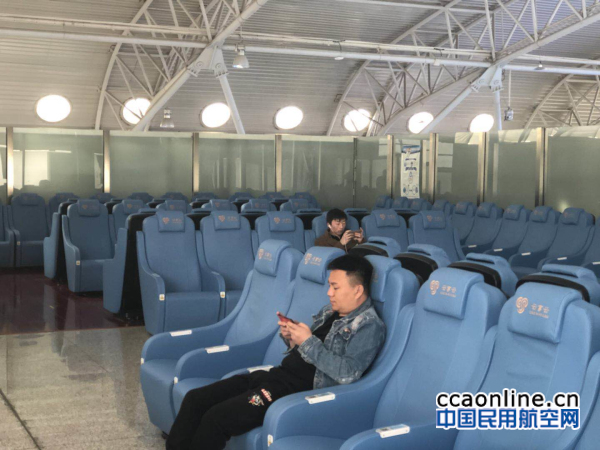 锡林浩特机场候机楼增设共享按摩椅